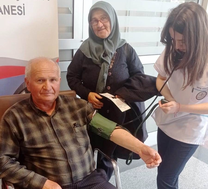 147 hasta ve hasta yakını tansiyon ölçümü yapıldı