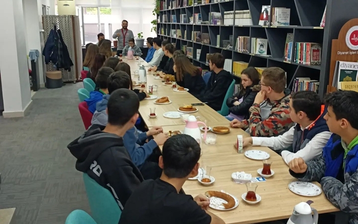 Öğrenciler Diyanet Gençlik Merkezi’nde ağırlandı