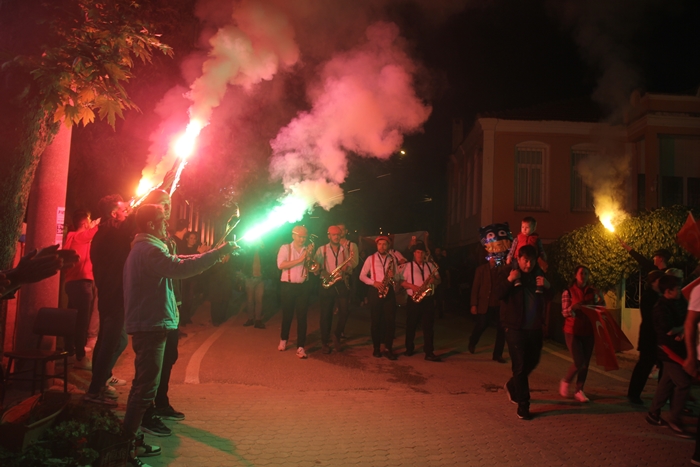 Kaynarca’da muhteşem fener alayı