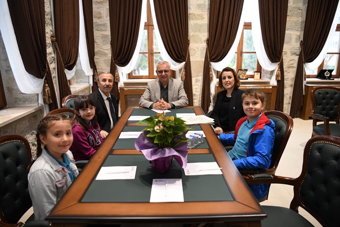 Başkan Helvacıoğlu Anafartalar İlkokulu öğrencilerini ağırladı