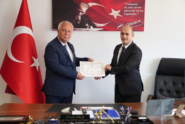 Özkan mazbatasını aldı