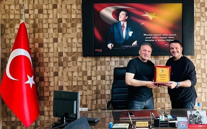 Rumeli Sanatçısı Şentürk’e 20. yıla özel plaket