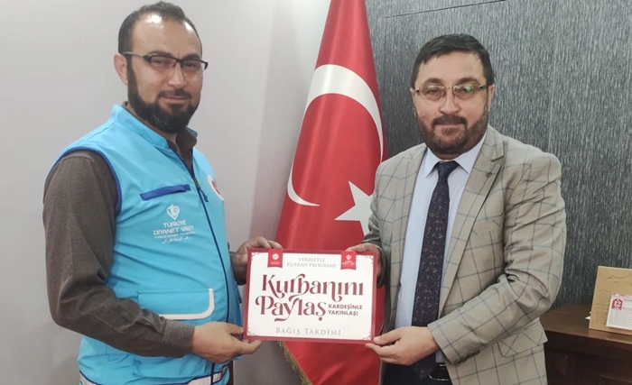 Müftü Eviş kurbanını TDV’ye bağışladı
