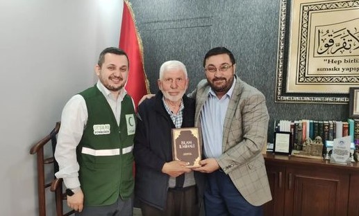 Müftü Eviş'in tavsiyesi ile 52 yıl kullandığı sigarayı bıraktı