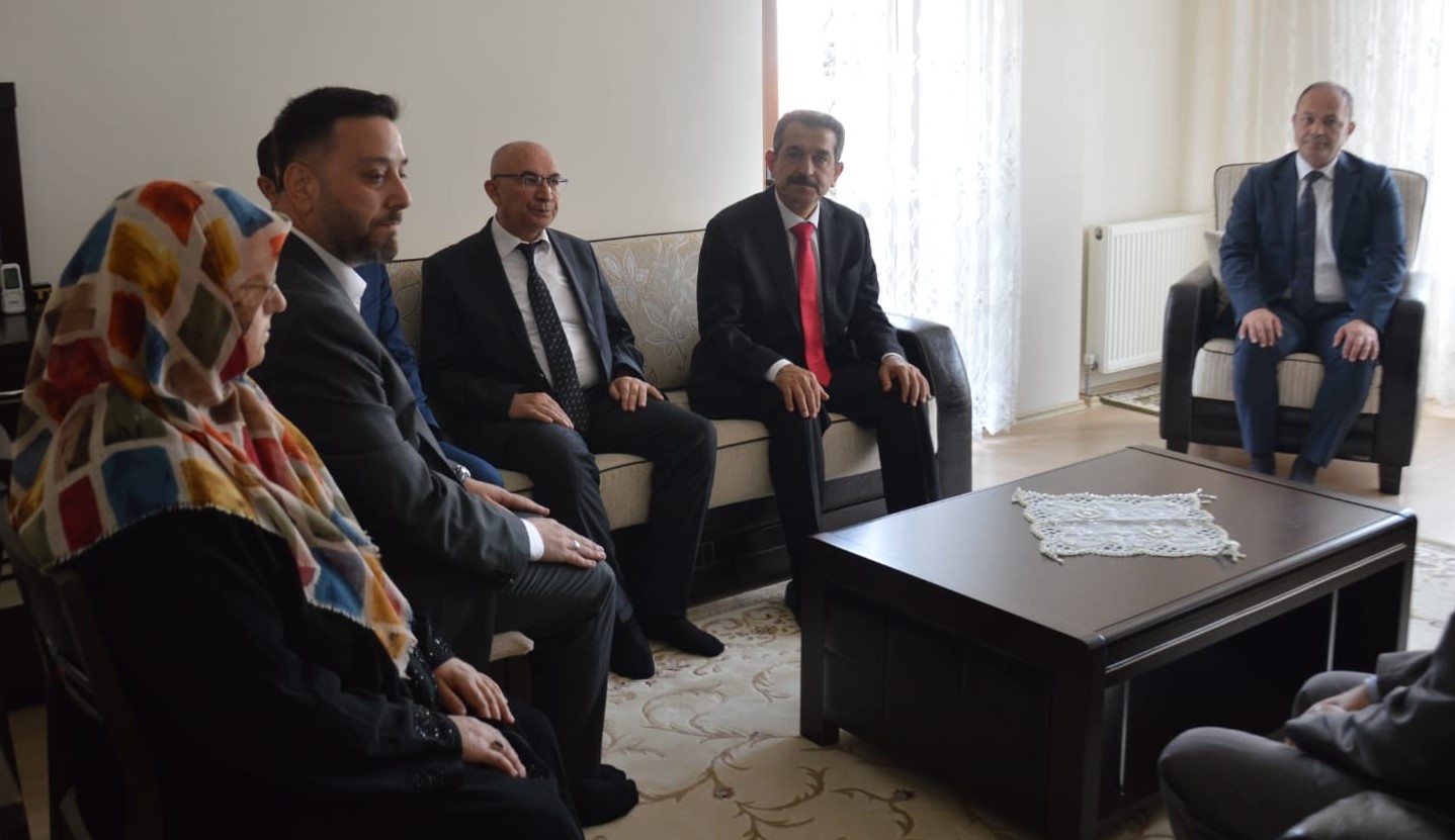 Vali Ekici’den Bostancı ailesine taziye ziyareti