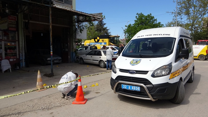 Husumetlisi tarafından iş yerinde tabancayla vuruldu