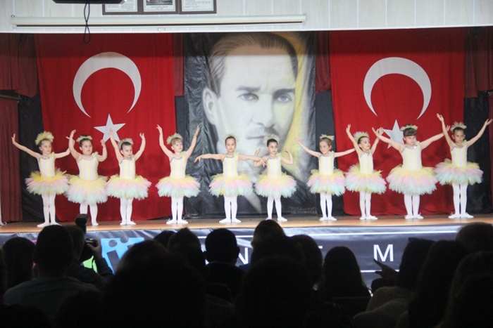 Minik balerinlerden bale şov