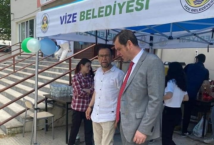 Başkan Özalp Vize Anadolu İmam Hatip Lisesinin düzenlediği kermese katıldı