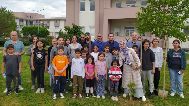 Kırklareli’ndeki depremzedeler fidan dikti