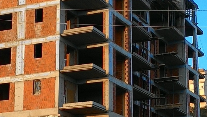 Hizmet sektöründe düştü, perakende ticaret ve inşaat sektörlerinde yükseldi