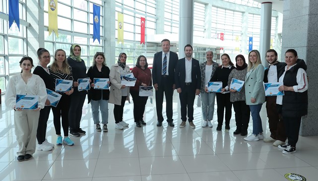 Üniversitede çikolatacılık ve pastacılık eğitimi gerçekleştirildi
