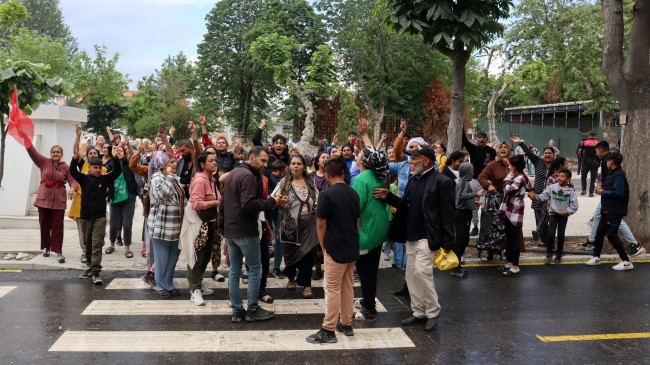 Cezaevindeki babanın, kızının cenazesine katılabilmesi için emniyete yürüdüler