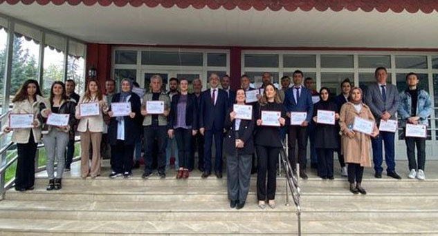 Psikososyal destek personeli başarı belgesi ile ödüllendirildi