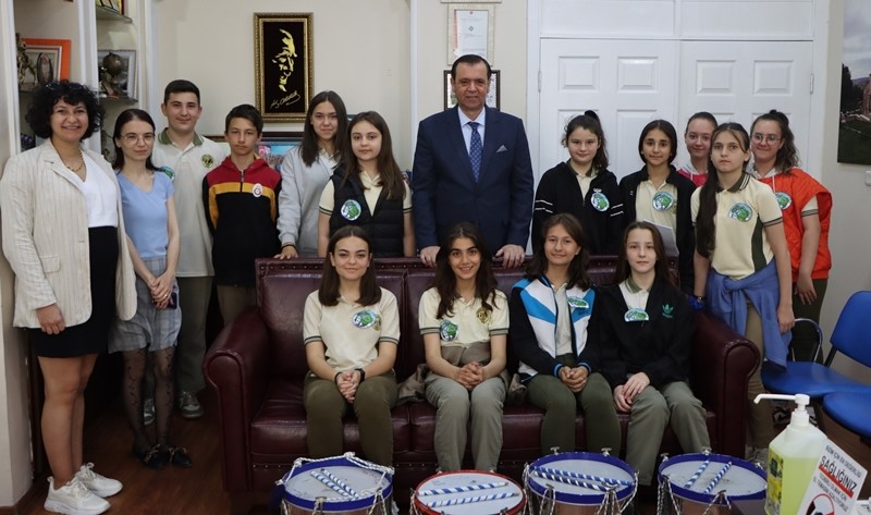 Vizeli öğrenciler çevre konusunda farkındalık yarattılar
