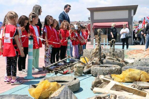 Tekirdağ'da denizden çıkan atıklar sergilendi