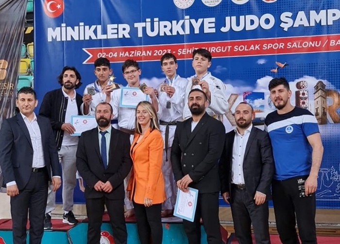 Vali Ekici başarılı sporcuları tebrik etti
