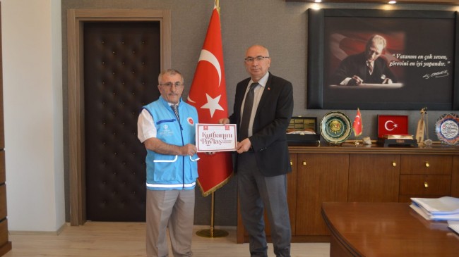 Kaymakam Yüce Türkiye Diyanet Vakfı'na kurban bağışında bulundu