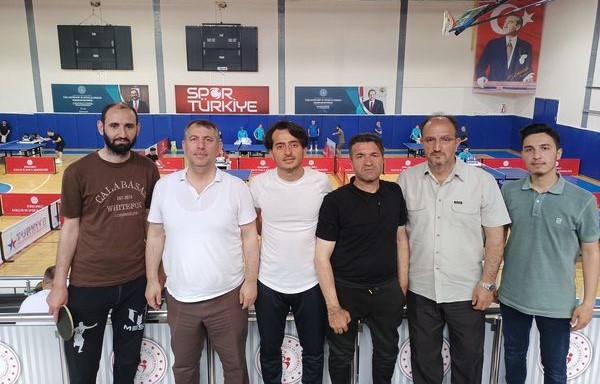 İl Müftülüğünü temsilen katılan hocalara başarılar dilendi