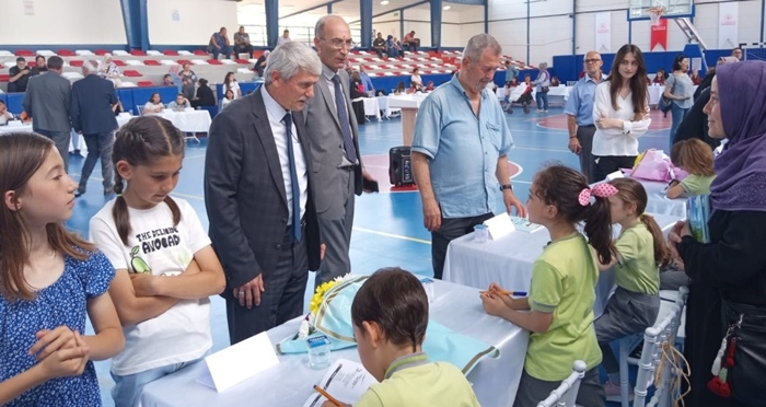 Vizeli genç şairler imza gününde okurları ile buluştu
