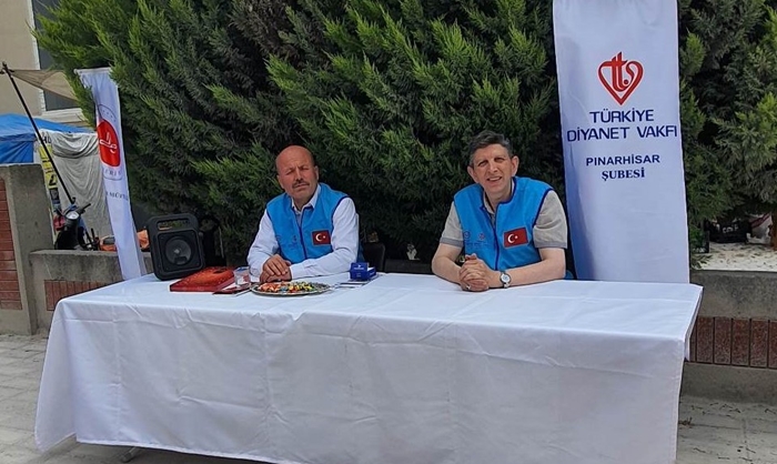 İlçe Müftülüğü Pınarhisar Kapalı Pazar yeri girişinde stant kurdu