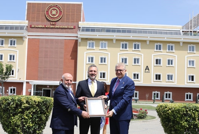 Milletvekili Sarıçam’a üniversiteden teşekkür belgesi