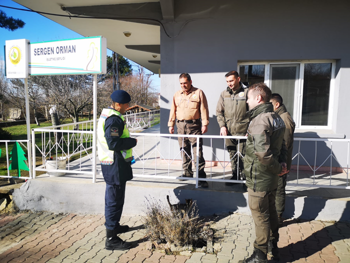 Jandarma trafik güvenliği konusunda toplumun her kesimini bilinçlendiriyor
