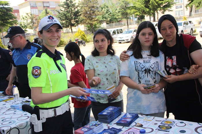 Emniyetin teknolojik cihazlarını tanıtmak amacıyla stant açıldı