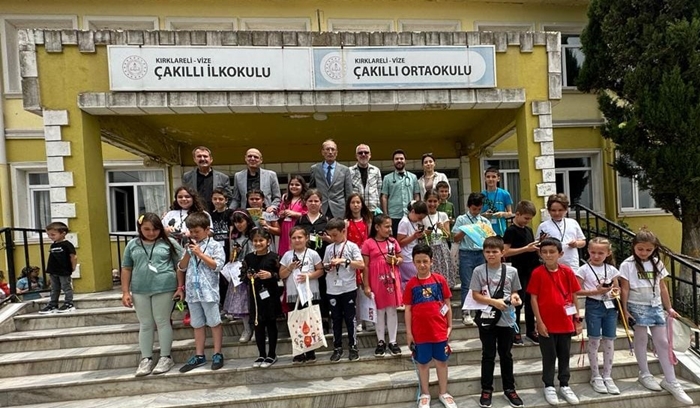 Müdür Akdemir Çakıllı’da sene sonu karne törenine katıldı