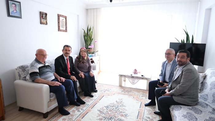 Vali Ekici’den şehit babasına ziyaret