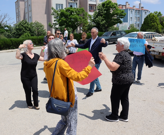 Mahkeme, taş ocağı için 'ÇED gerekli değildir' kararını iptal etti; mahalleli göbek atarak kutladı