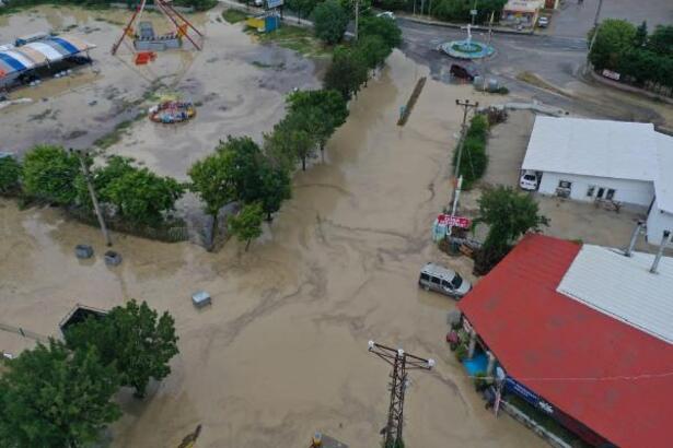 Edirne’de kuvvetli sağanak sele yol açtı