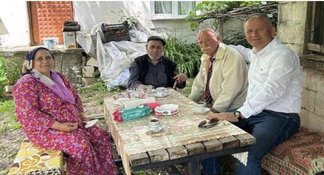 Babasının öğretmenlik yaptığı köyü ziyaret etti