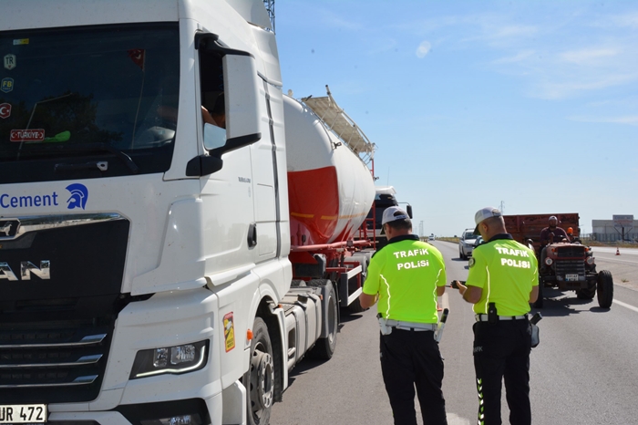 Bir haftada 6 bin 484 araç kontrol edildi