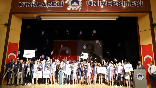 Sosyal Bilimler Meslek Yüksekokulunda Mezuniyet töreni yapıldı