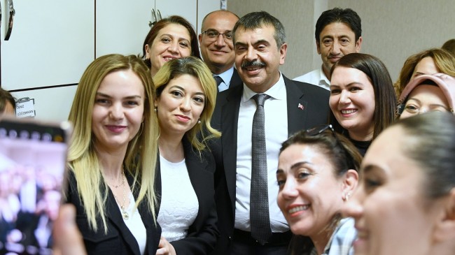 Bakan Tekin’den öğretmenlere zorunlu hizmet affı müjdesi