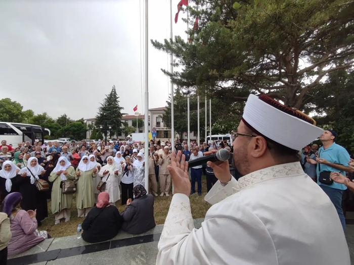 39 hacı adayı dualarla uğurlandı