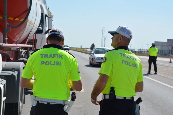 13 araç trafikten men edildi