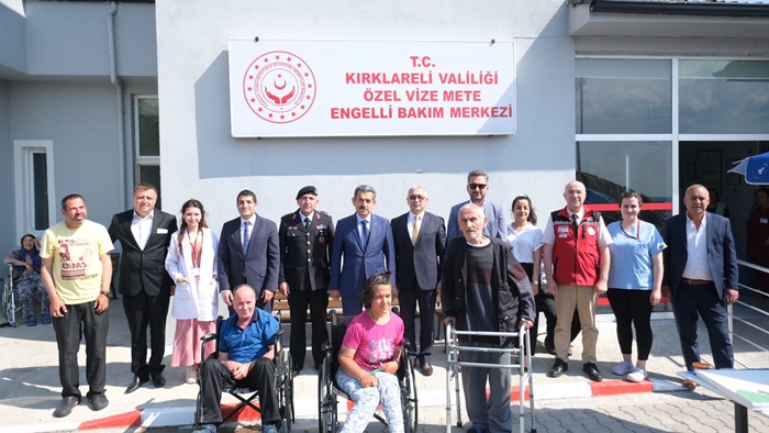 Vize’de Engelli Bakım Merkezini ziyaret etti