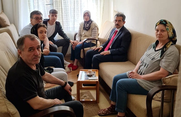Vali Ekici vatandaşların acılarını paylaşmaya devam ediyor