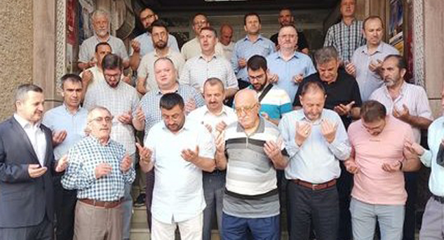 Müftü Eviş hac vazifesi için dualarla uğurlandı