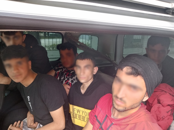 Şüphe üzerine durdurulan araçta göçmen çıktı