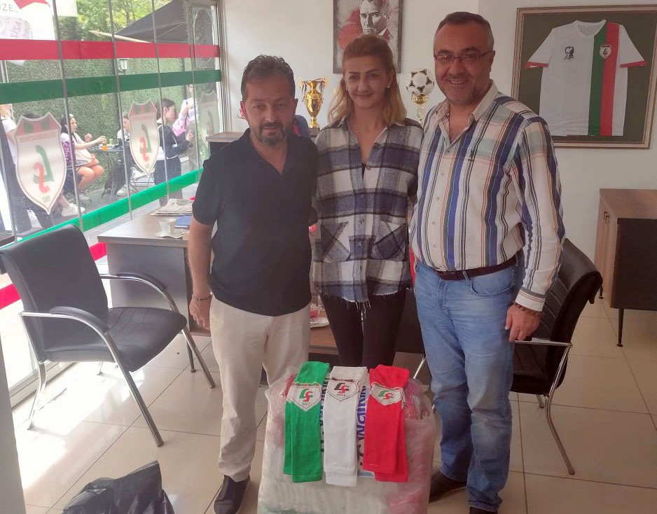 Lüleburgazlı sporculara tozluk ve çorap hediye ettiler