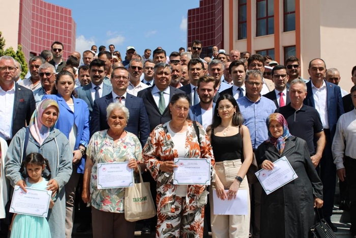 Depremzedelerin acılarını paylaşan üreticilere teşekkür belgesi
