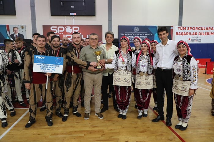 Halkoyunları Yarışmasının birincisi Kırklareli Belediye Kültür Sanat Spor Kulübü