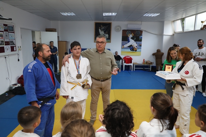 Başkan Kesimoğlu’ndan judo takımına ziyaret