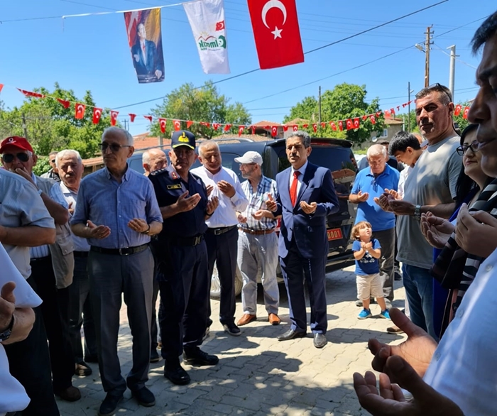 Elmacık Köyü'nde yağmur ve şükür duasına katıldı