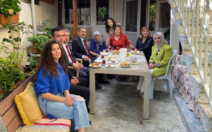 Kaynarca’da şehit ailesine bayram ziyareti