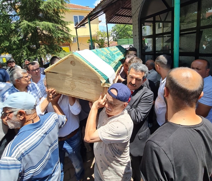 Vali Ekici vefat eden öğrencinin ailesinin acısına ortak oldu