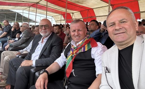 Başkan Türker güreşçilerin çekişmeli mücadelelerine tanıklık etti