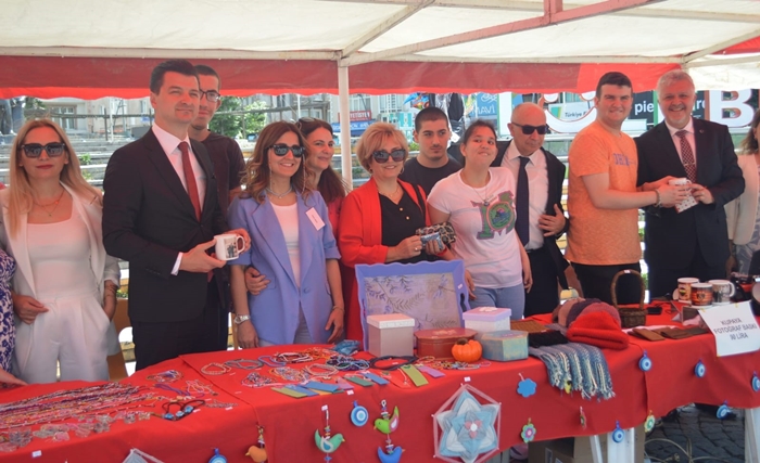 Özel öğrencilerden özel sergi ve kermes